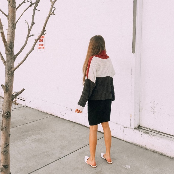 Only TWO LEFT! 💓 The ILONA Striped Block Sweater - Picture 8 of 8